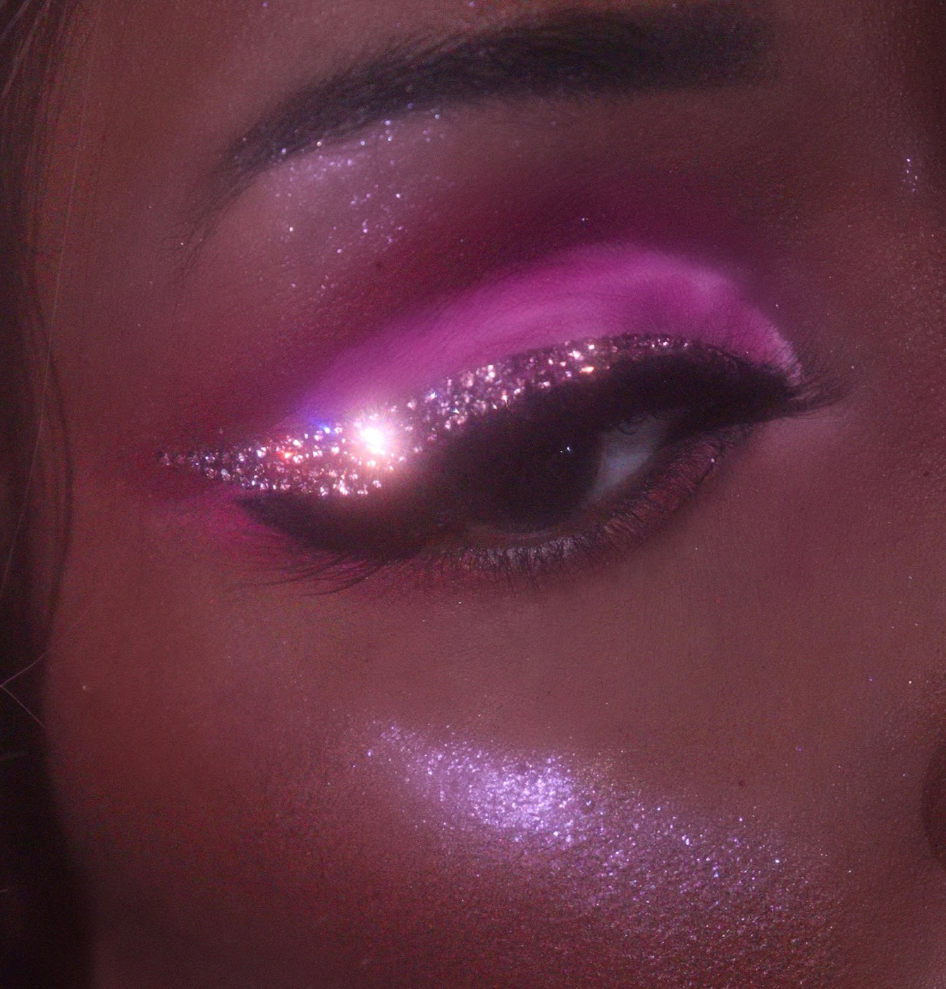 Crystal Crease Eyeliner